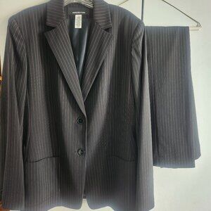 Jones New York Women's Pant Suit Size 12